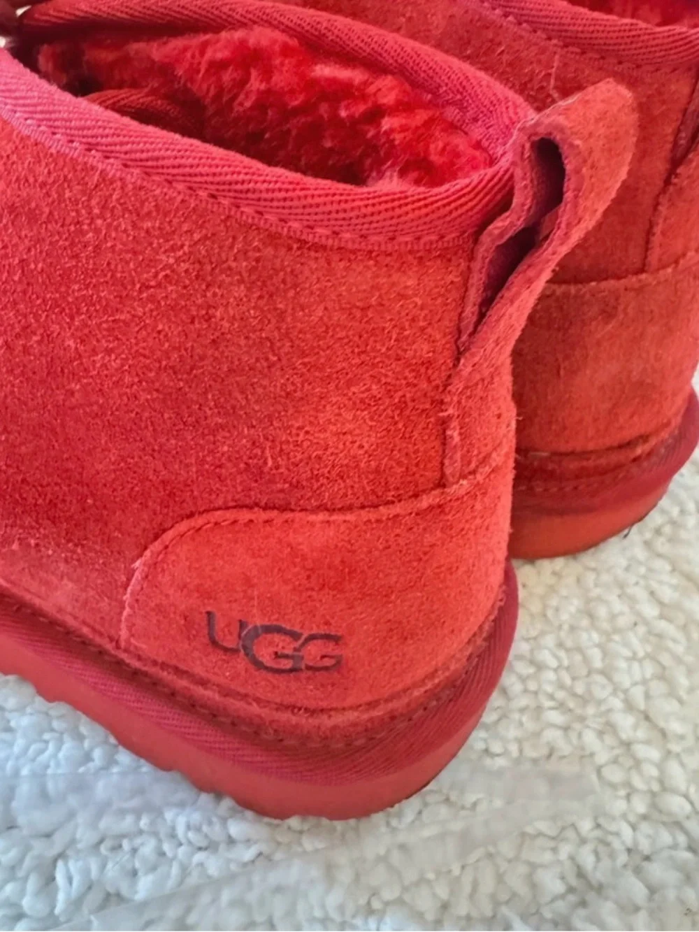 UGG chic red